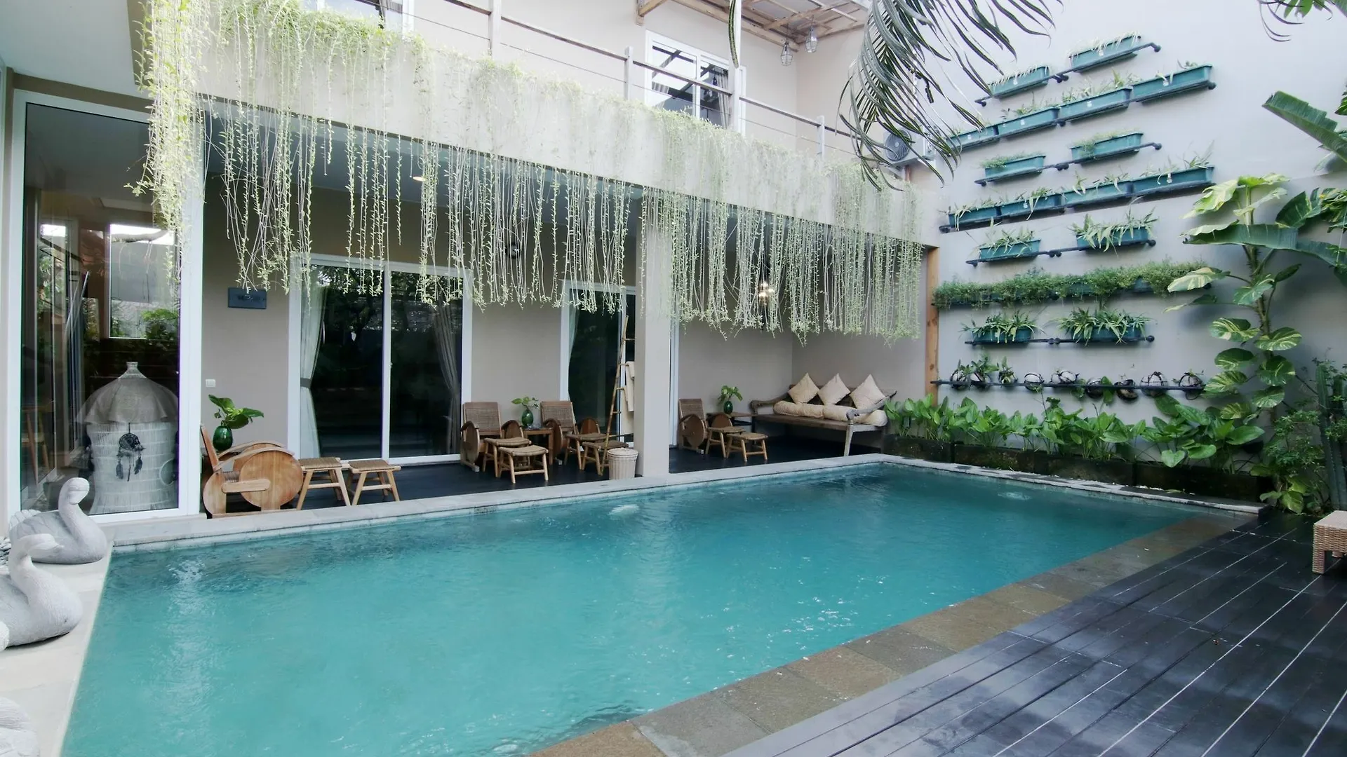 W Home Seminyak 2*, Seminyak (Bali)